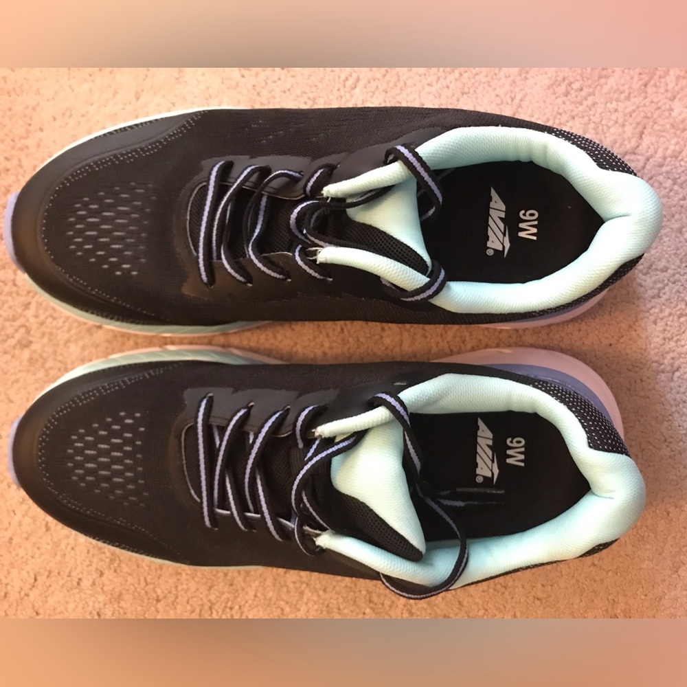 Avia Sneakers 9W nwot